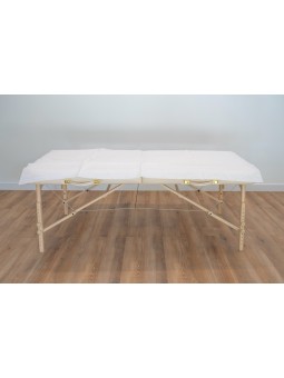 Drap lavable non tissé déplié sur table de massage, offrant une protection hygiénique et réutilisable pour les soins.